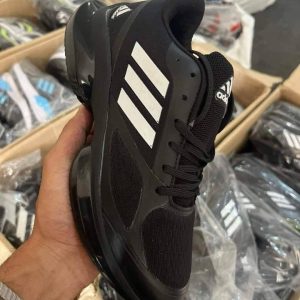 mixed nike shoes pallet – 200 pairs (men & women, assorted sizes & colors)