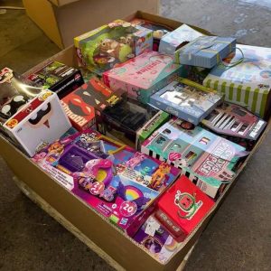 assorted toy pallets – wholesale lot of 200 mixed toys for boys & girls